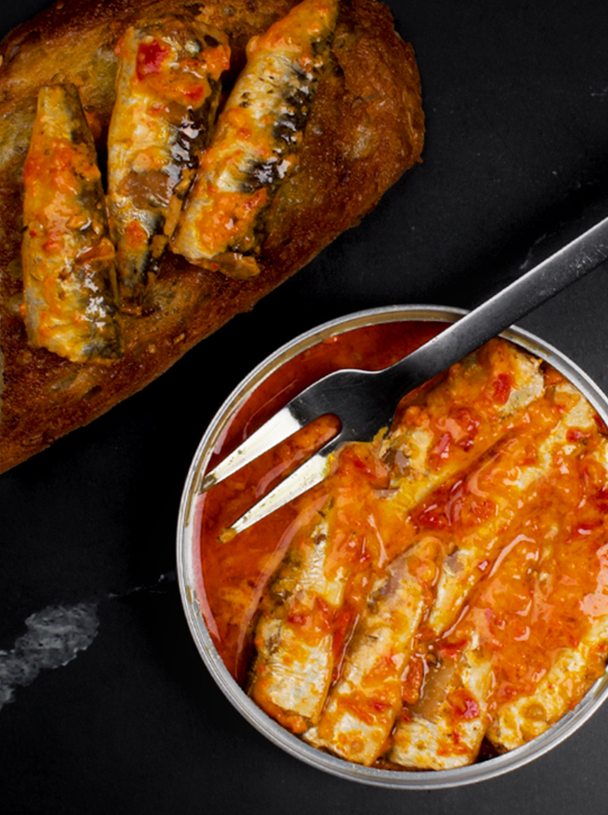 Små Sardiner i Brava-sås